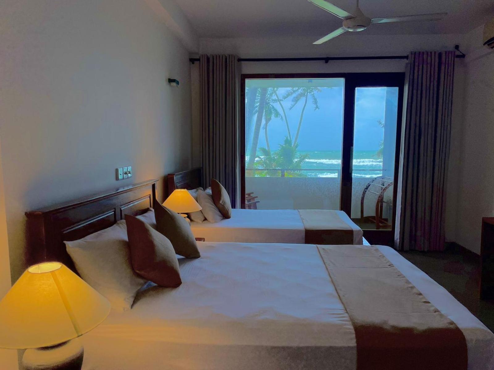 Tantalize Beach Hikkaduwa Ngoại thất bức ảnh